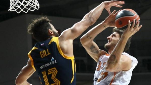 «Химки» одержали вторую победу подряд в баскетбольной Евролиге, обыграв «Басконию»