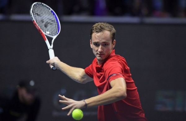 <br />
Медведев вышел в полуфинал турнира в Шанхае<br />
