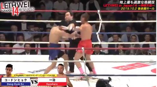 <br />
					Шокирующее видео. В Японии боксеры нокаутировали судью                